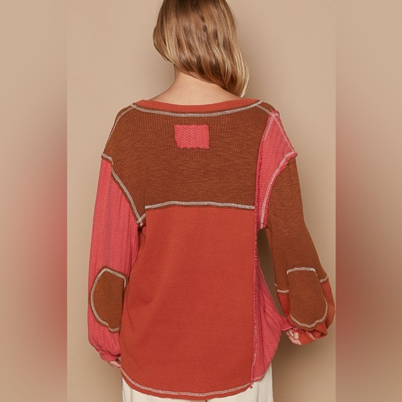 POL V-Neck knit Panel Exposed Seam Top - Picture 2 of 3